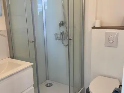 Salle de bains dans l'établissement Charme champêtre entre Le Mans et Tours, maison rénovée en pleine nature - FR-1-410-480