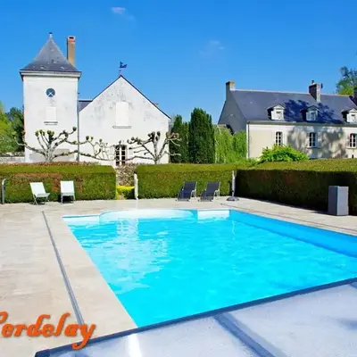 Chambres d'hôtes élégantes à La Ménitré avec piscine chauffée et wifi - FR-1-622-115