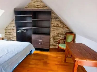 Un ou plusieurs lits dans un hébergement de l'établissement Logement Aubance dans charmante longère avec piscine en partage