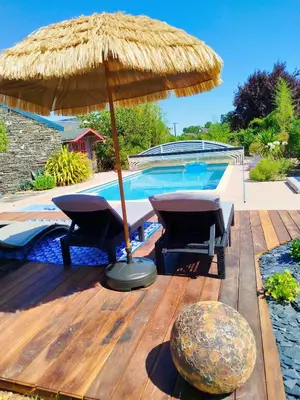 Piscine de l'établissement Logement Aubance dans charmante longère avec piscine en partage ou située à proximité