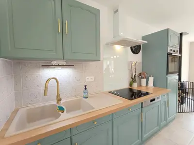 Cuisine ou kitchenette dans l'établissement La maison des couturiers