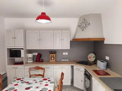 Cuisine ou kitchenette dans l'établissement LE BOISSANTÉ - Zoo à 10 mn - Jeux pour enfants