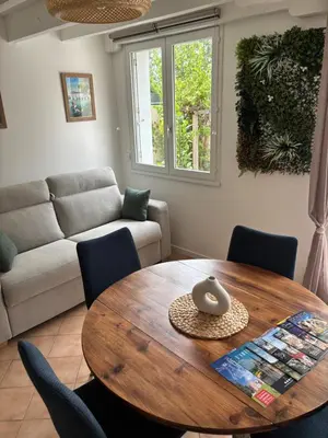 Coin salon dans l'établissement Gîte clair matin Classé 3 étoiles