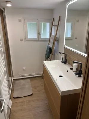 Salle de bains dans l'établissement Gîte clair matin Classé 3 étoiles