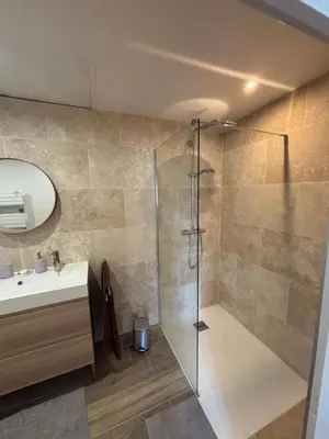 Salle de bains dans l'établissement Oscar et Marcelle
