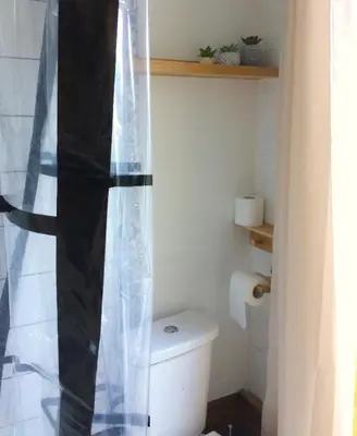 Salle de bains dans l'établissement Glamping du loup garou