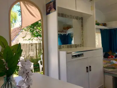 Cuisine ou kitchenette dans l'établissement Glamping du loup garou