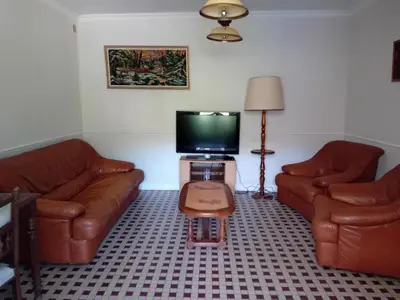 Télévision ou salle de divertissement dans l'établissement La maison du Vigneron