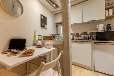Cuisine ou kitchenette dans l'établissement Blois hypercentre, calme, charme avec terrasse