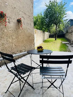 Jardin de l'établissement Charmant 35m2 neuf terrasse & jardin centre ville