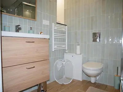 Salle de bains dans l'établissement Charmant 35m2 neuf terrasse & jardin centre ville