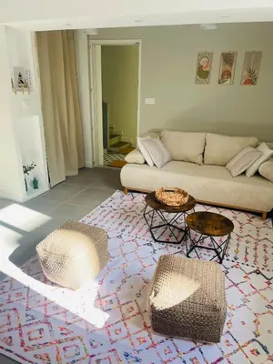 Coin salon dans l'établissement Charmant 35m2 neuf terrasse & jardin centre ville