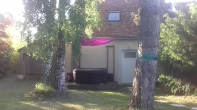 Jardin de l'établissement La Gentilhommière - Chambre avec sauna et jaccuzzi