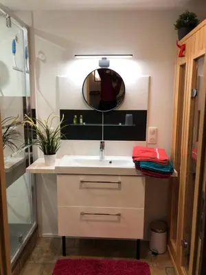 Salle de bains dans l'établissement La Gentilhommière - Chambre avec sauna et jaccuzzi