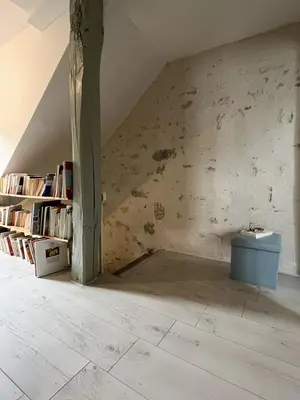 Bibliothèque dans la maison de vacances