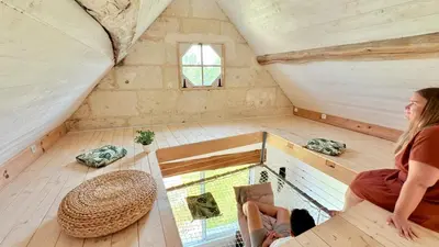 Télévision ou salle de divertissement dans l'établissement Gîte 