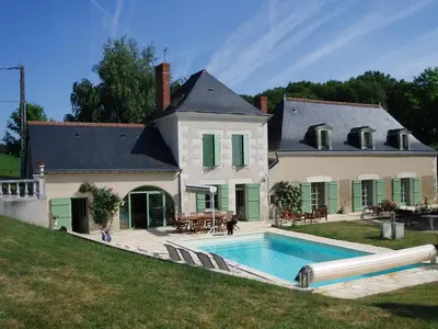 Piscine de l'établissement Le Manoir des Prés ou située à proximité