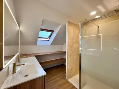 Salle de bains dans l'établissement Le Relais des Pilotes - Proche circuit - 12 pers