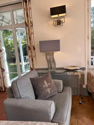 Coin salon dans l'établissement Chateaueden