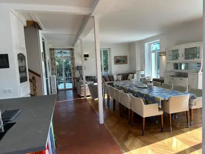 Télévision ou salle de divertissement dans l'établissement Chateaueden