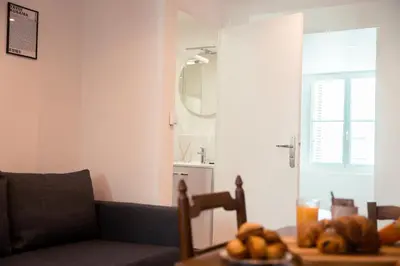 Coin salon dans l'établissement Les Clés de Touraine- Séjour convivial entre amis
