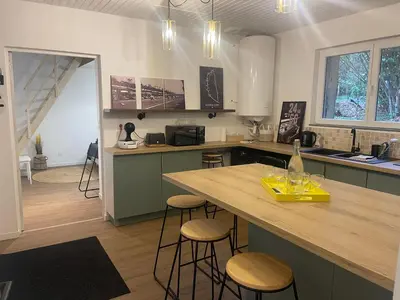 Cuisine ou kitchenette dans l'établissement House in forest proche GR and circuit