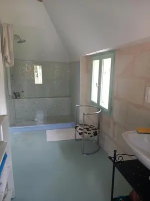 Salle de bains dans l'établissement maison belle au bois dormant