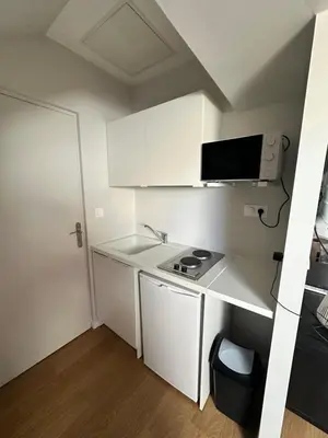 Cuisine ou kitchenette dans l'établissement Le precieux de la Gare