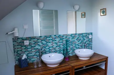 Salle de bains dans l'établissement Les Voies Blanches
