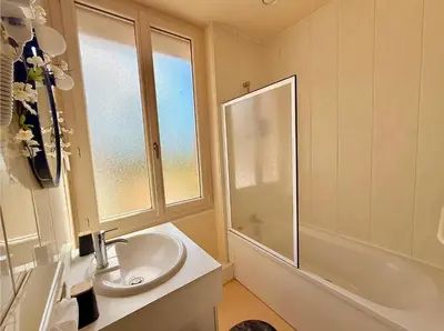 Salle de bains dans l'établissement L'Orée des Rêves et des Mets