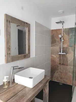 Salle de bains dans l'établissement Oacisse