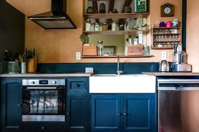 Cuisine ou kitchenette dans l'établissement Maison avec piscine, proche Chenonceau et Amboise