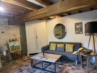 Télévision ou salle de divertissement dans l'établissement Abbaye Cottage - Maison entière - jardin - jacuzzi