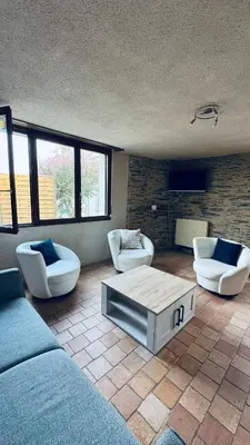 Coin salon dans l'établissement Gîte La Loge