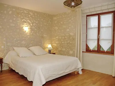 Un ou plusieurs lits dans un hébergement de l'établissement Authentique Maison de Vigneron XIXe au Coeur du Val de Loire, 4 Chambres, Parking, Jardin - FR-1-381-126