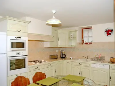 Cuisine ou kitchenette dans l'établissement Authentique Maison de Vigneron XIXe au Coeur du Val de Loire, 4 Chambres, Parking, Jardin - FR-1-381-126