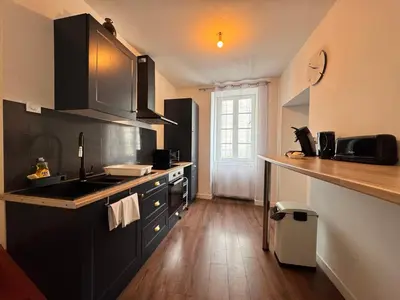 Cuisine ou kitchenette dans l'établissement Maison Hythou de ville 6 personnes