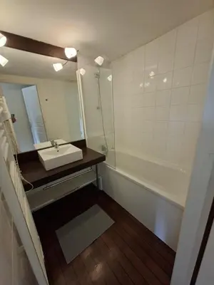 Salle de bains dans l'établissement cottage Le Vau15
