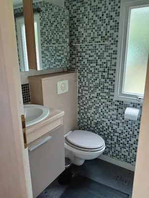 Salle de bains dans l'établissement Entre campagne et forêt à 900m du zoo et au pied des pistes cyclables