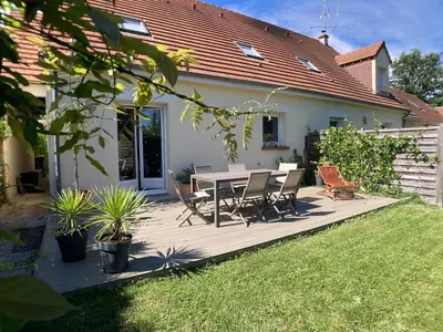 Jardin de l'établissement A pretty house with garden to rest in