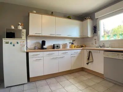 Cuisine ou kitchenette dans l'établissement A pretty house with garden to rest in