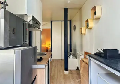 Cuisine ou kitchenette dans l'établissement Le Beige