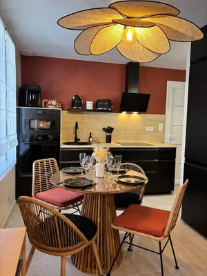 Cuisine ou kitchenette dans l'établissement Le Ruby
