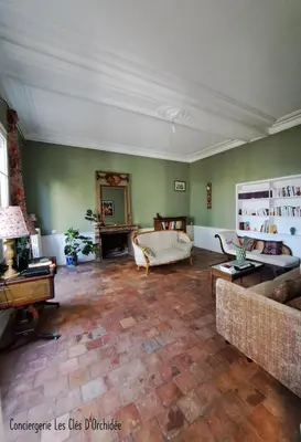 Coin salon dans l'établissement House Le Havre du Négociant