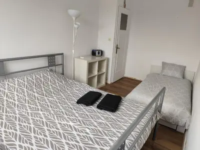Un ou plusieurs lits dans un hébergement de l'établissement Maison 3 chambres Le Mans, proche circuit