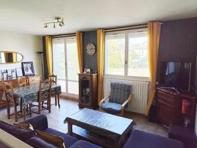 Télévision ou salle de divertissement dans l'établissement Maison 3 chambres Le Mans, proche circuit