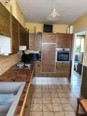 Cuisine ou kitchenette dans l'établissement Maison 3 chambres Le Mans, proche circuit
