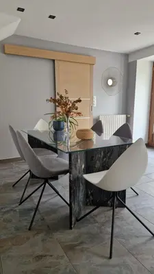 Coin salon dans l'établissement Le Clos des Champis