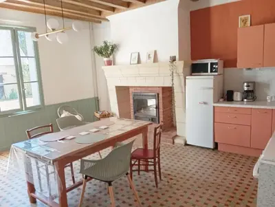 Cuisine ou kitchenette dans l'établissement Gîte 3 chambres dans Longère aux Rosiers-sur-Loire