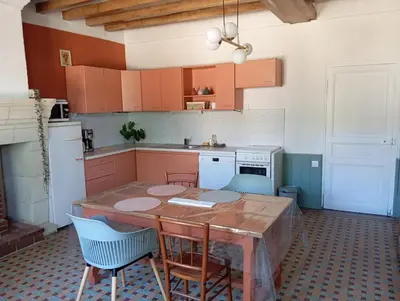 Cuisine ou kitchenette dans l'établissement Gîte 3 chambres dans Longère aux Rosiers-sur-Loire